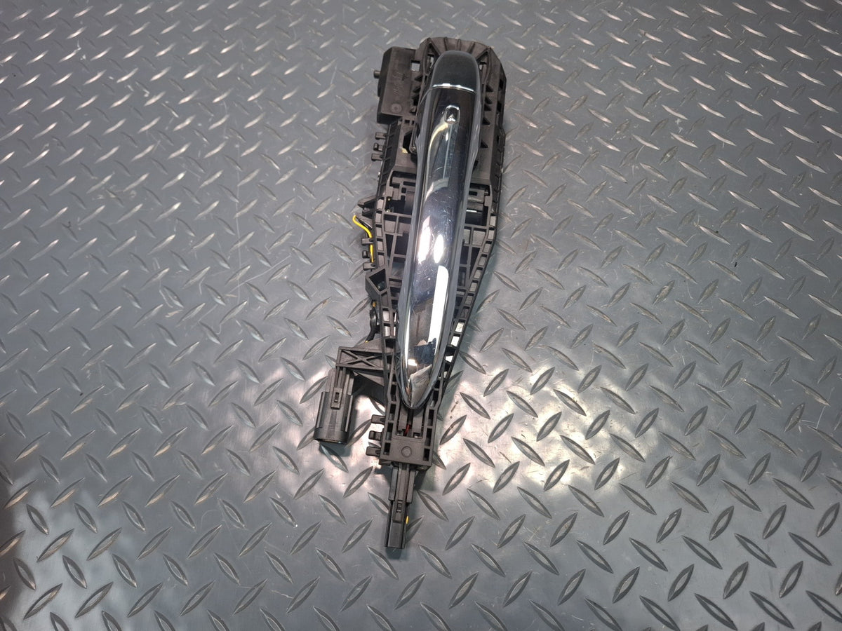 2017-2020 Maserati Levante M161 Rear Right Door Exterior Handle w Keyless Entry
