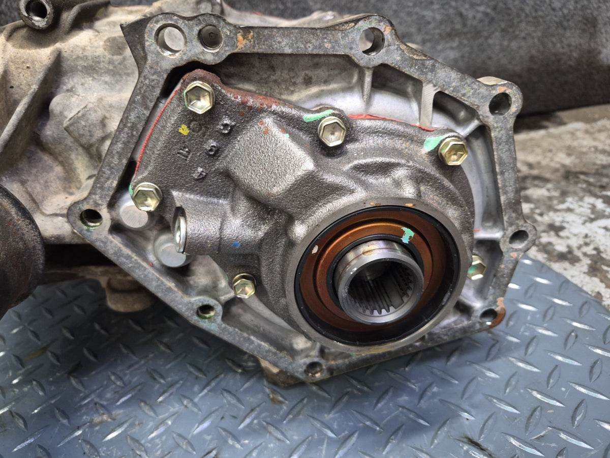 94-95 Toyota Hiace KZH106W 1KZ-TE 4WD A/T A340F Transfer Case Assembly OEM