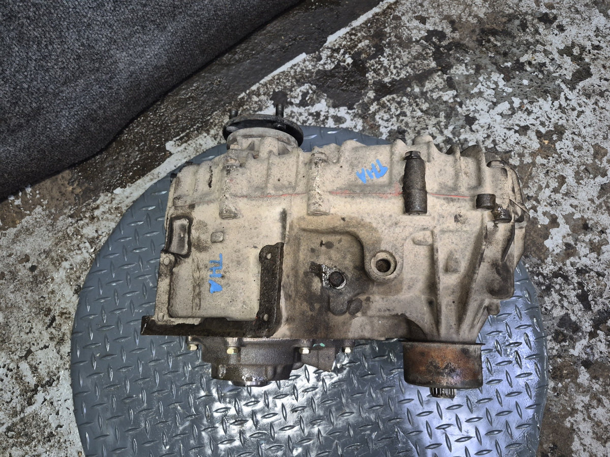 94-95 Toyota Hiace KZH106W 1KZ-TE 4WD A/T A340F Transfer Case Assembly OEM
