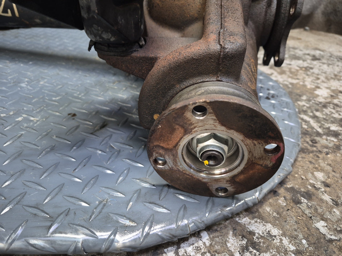 93-95 Toyota Hiace KZH106 4WD 1KZ A/T Front Differential Carrier 4.10 Ratio OEM