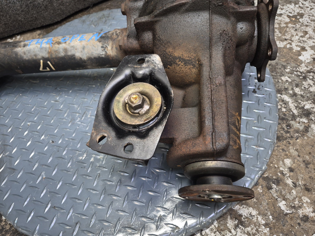 93-95 Toyota Hiace KZH106 4WD 1KZ A/T Front Differential Carrier 4.10 Ratio OEM