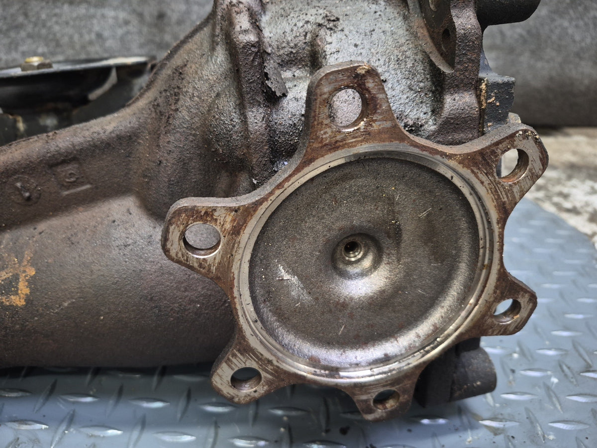 93-95 Toyota Hiace KZH106 4WD 1KZ A/T Front Differential Carrier 4.10 Ratio OEM