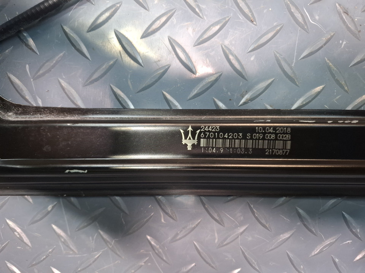 2017-2020 Maserati Levante M161 Front Right Door Window Regulator w Motor