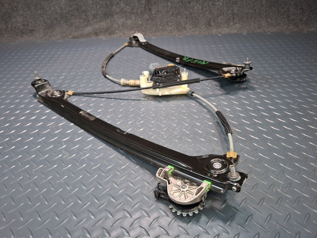 2017-2020 Maserati Levante M161 Front Right Door Window Regulator w Motor