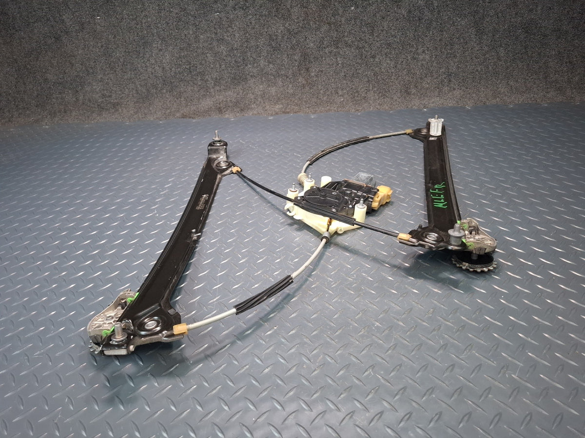 2017-2020 Maserati Levante M161 Front Right Door Window Regulator w Motor