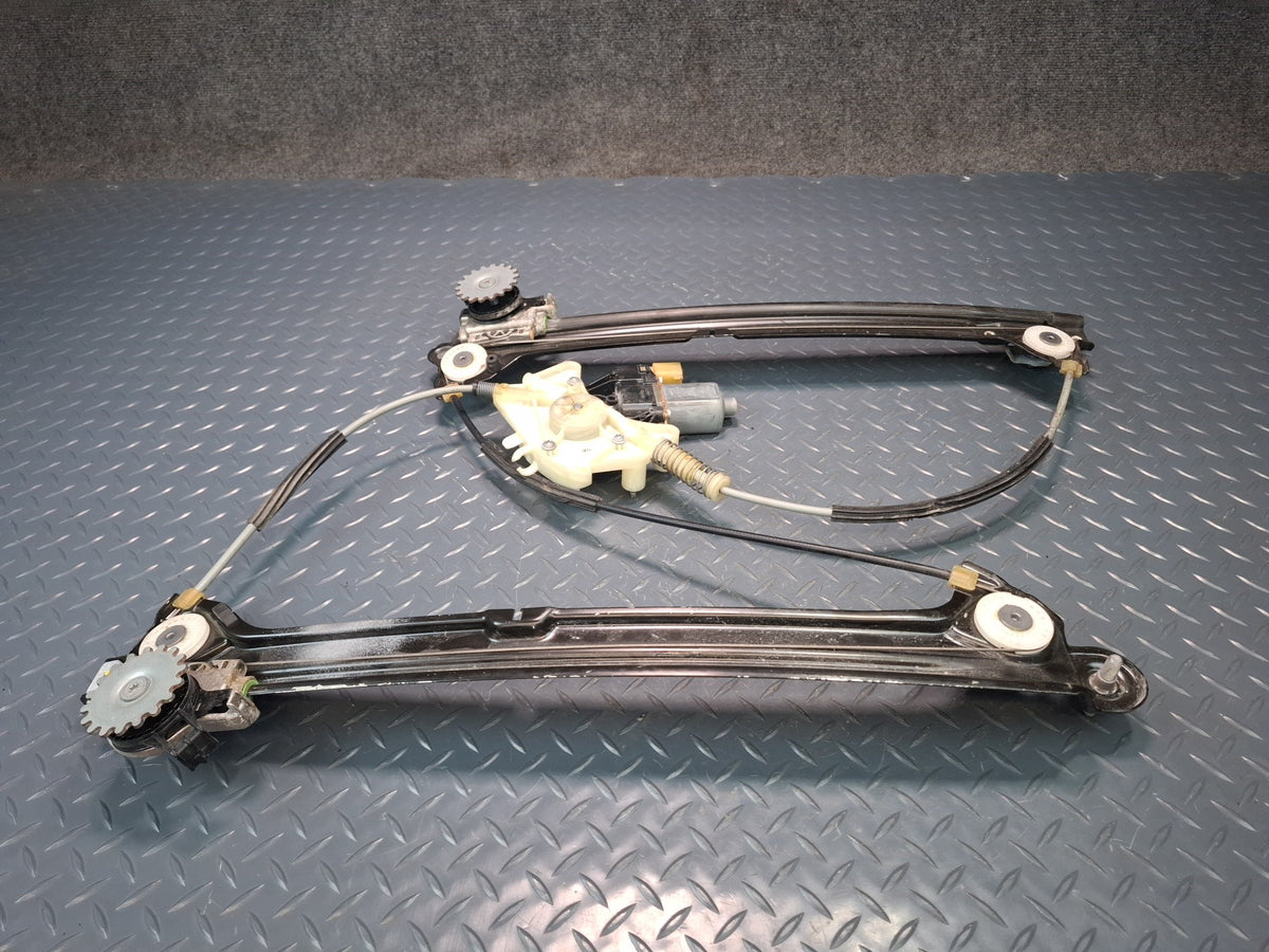2017-2020 Maserati Levante M161 Front Right Door Window Regulator w Motor
