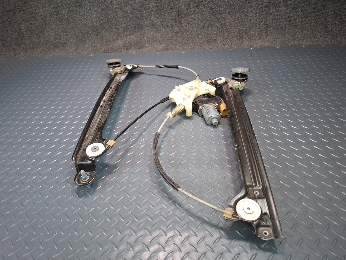 2017-2020 Maserati Levante M161 Front Right Door Window Regulator w Motor