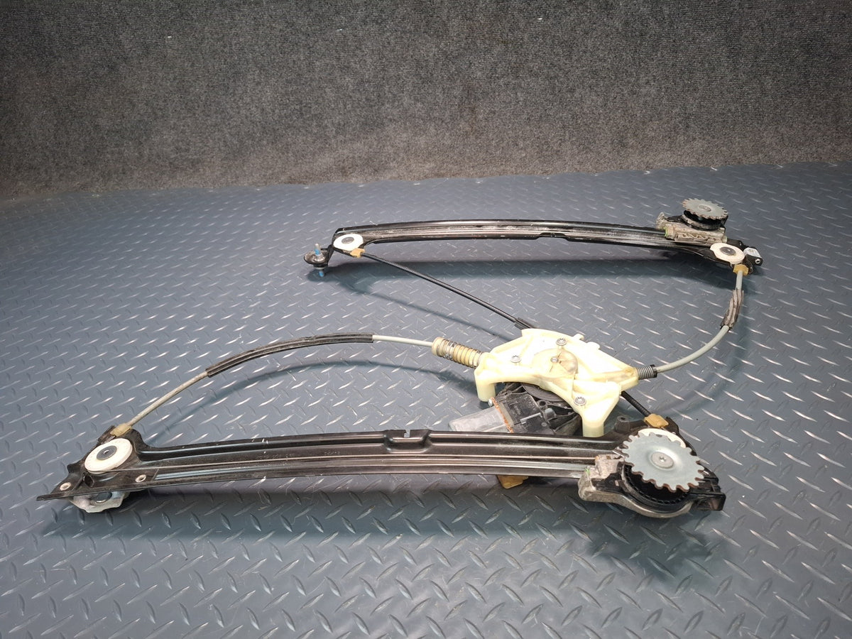 2017-2020 Maserati Levante M161 Front Right Door Window Regulator w Motor