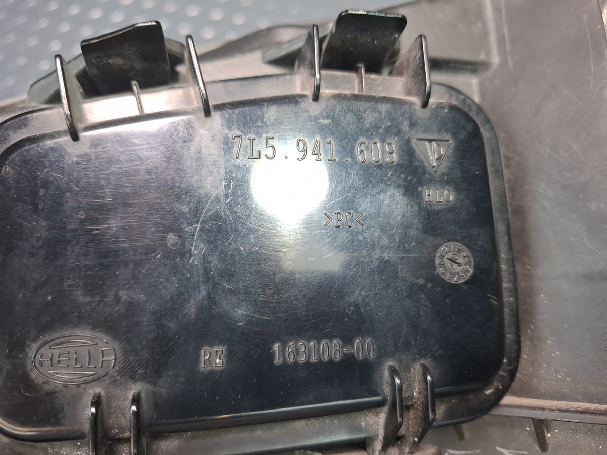 2008-2010 Porsche Cayenne 957 Front Right AFS Xenon HID Headlight Lamp Damaged