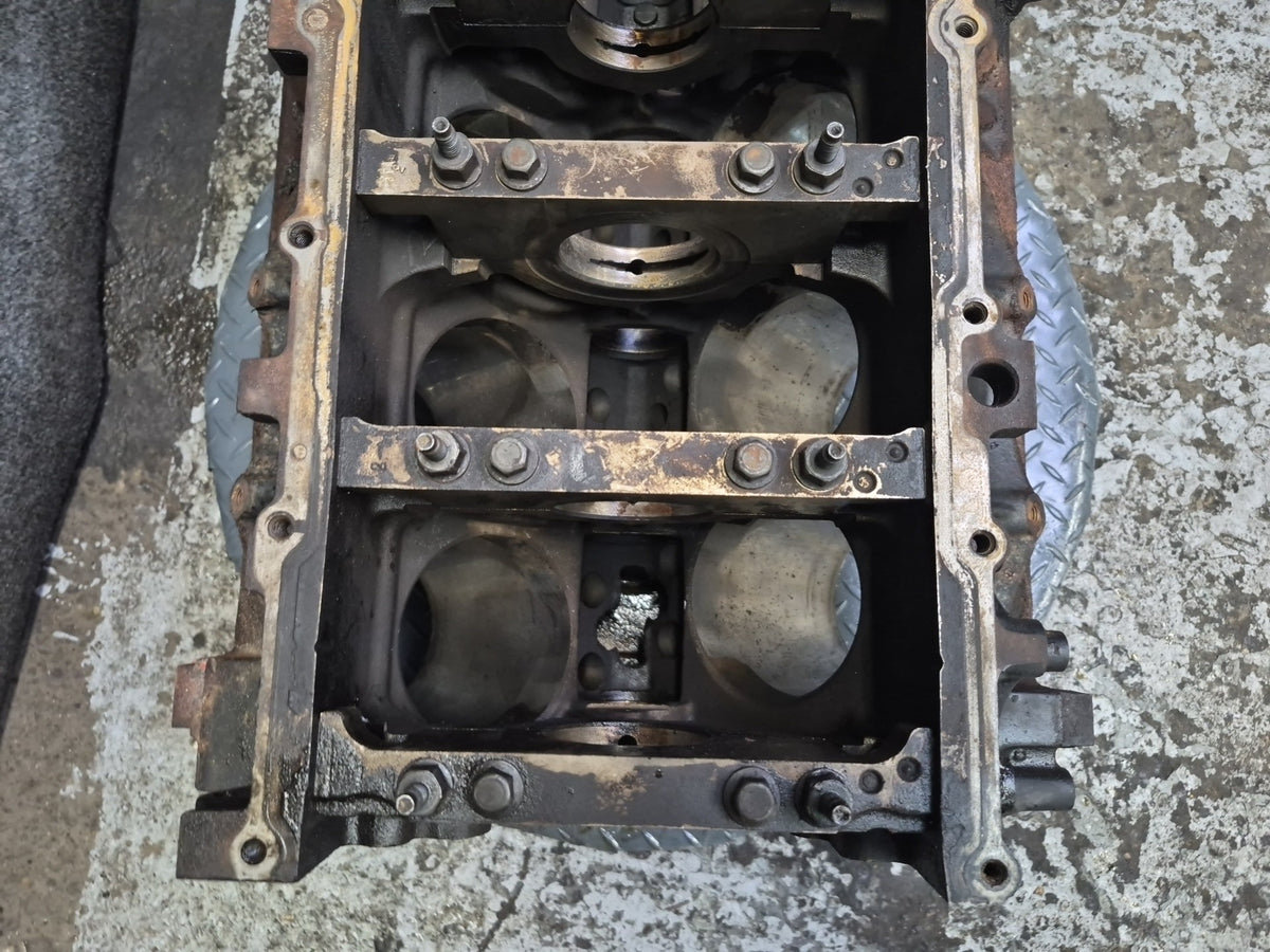 2003-2007 Hummer H2 6.0L LQ4 Engine Motor Block W/ Oil Stick
