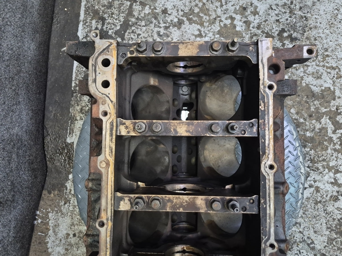 2003-2007 Hummer H2 6.0L LQ4 Engine Motor Block W/ Oil Stick