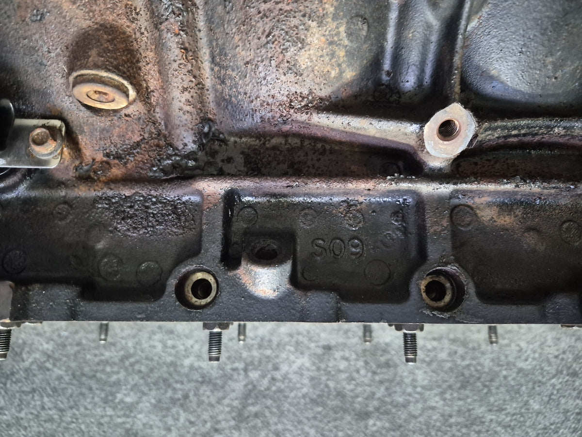 2003-2007 Hummer H2 6.0L LQ4 Engine Motor Block W/ Oil Stick