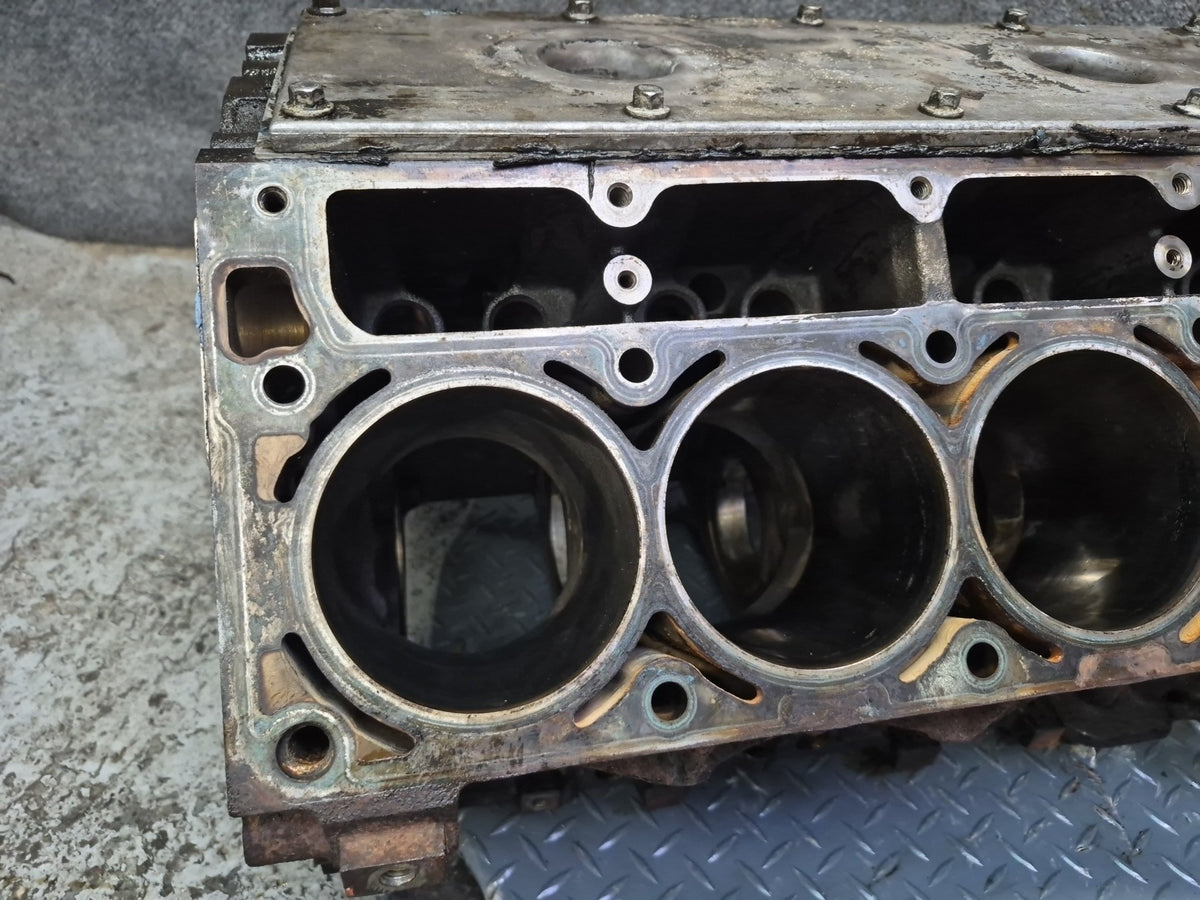 2003-2007 Hummer H2 6.0L LQ4 Engine Motor Block W/ Oil Stick