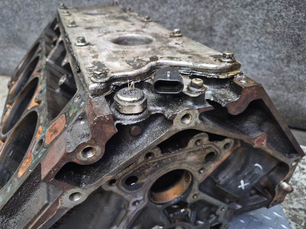 2003-2007 Hummer H2 6.0L LQ4 Engine Motor Block W/ Oil Stick