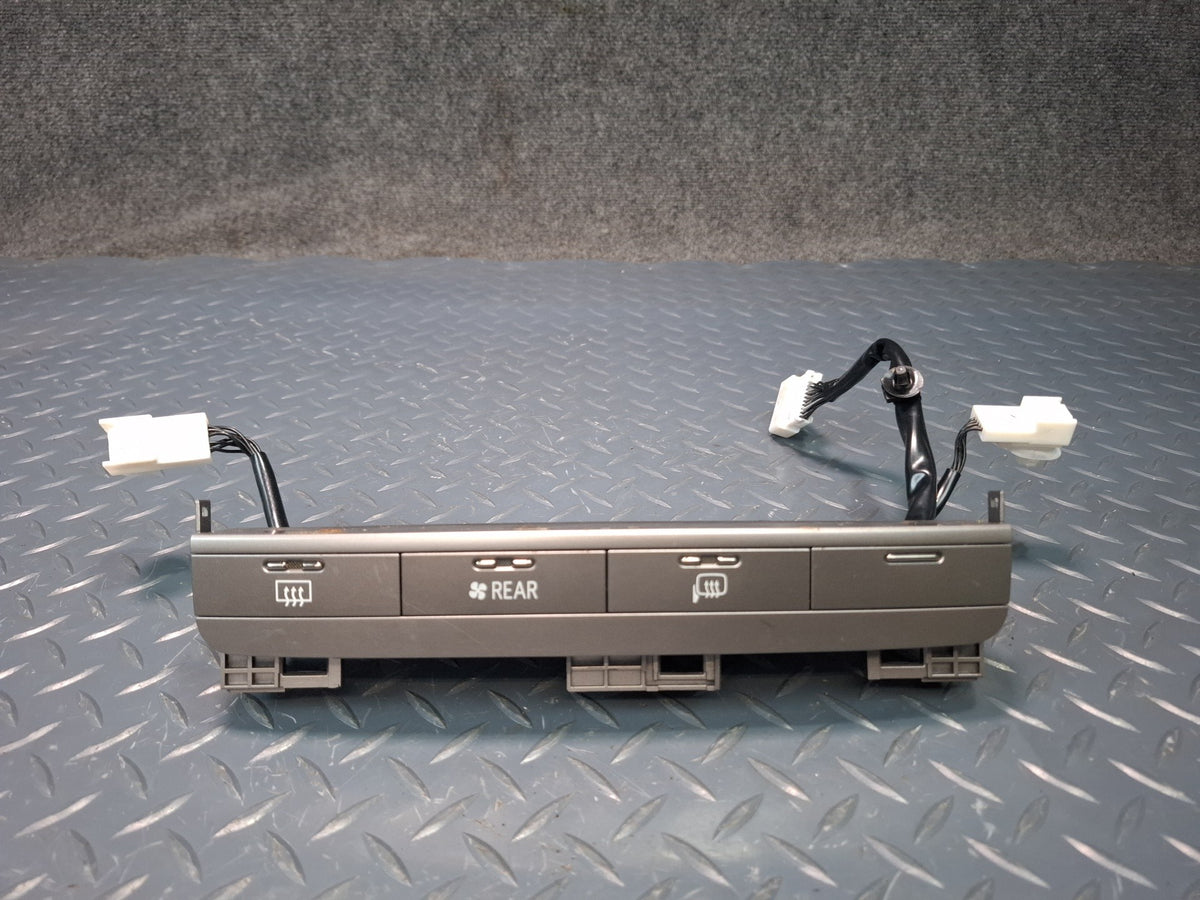 2003-2007 Lexus UZJ100L LX470 Rear Temperature Climate Control Panel 55912-60180