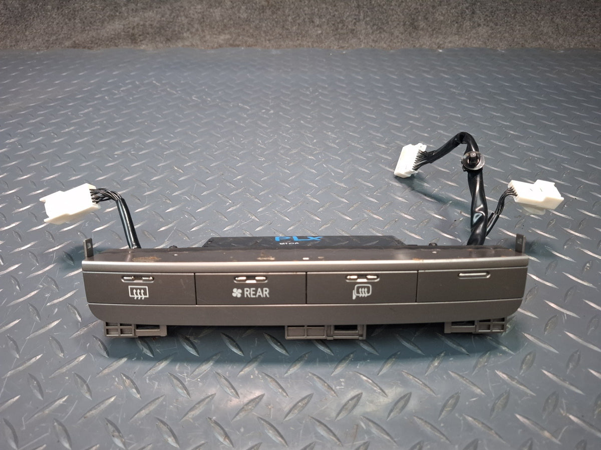 2003-2007 Lexus UZJ100L LX470 Rear Temperature Climate Control Panel 55912-60180