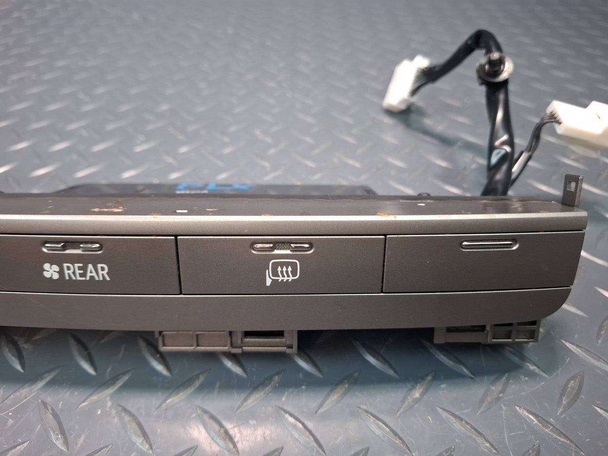 2003-2007 Lexus UZJ100L LX470 Rear Temperature Climate Control Panel 55912-60180