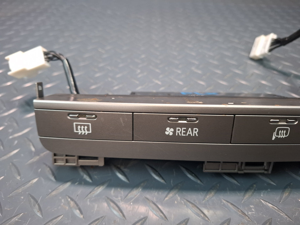 2003-2007 Lexus UZJ100L LX470 Rear Temperature Climate Control Panel 55912-60180