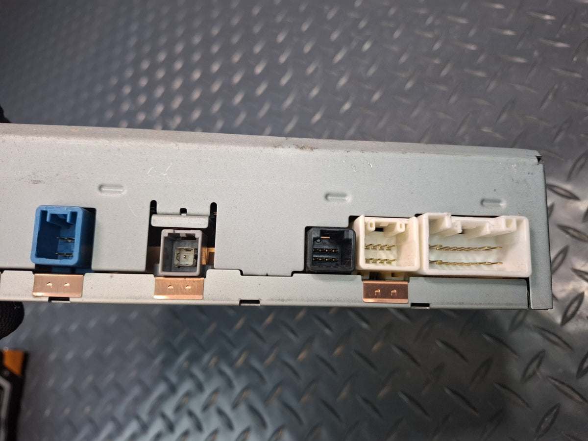 2004-2007 Lexus UZJ100L LX470 GPS Navigation DVD Player Control Unit 86841-50090