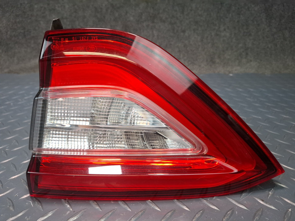 2017-2020 Maserati Levante M161 Rear Right Inner Trunk Tail Light Lamp 670106834