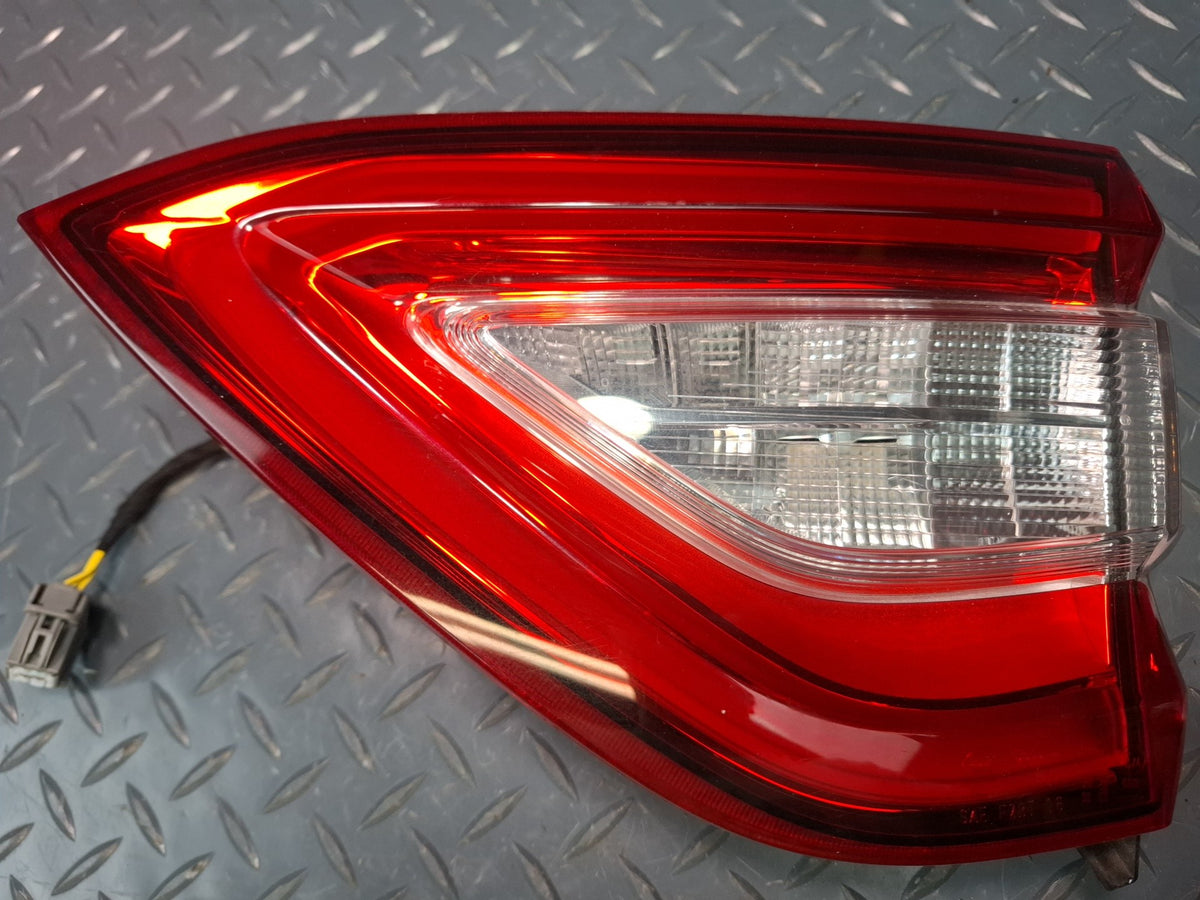 2017-2020 Maserati Levante M161 Rear Right Inner Trunk Tail Light Lamp 670106834