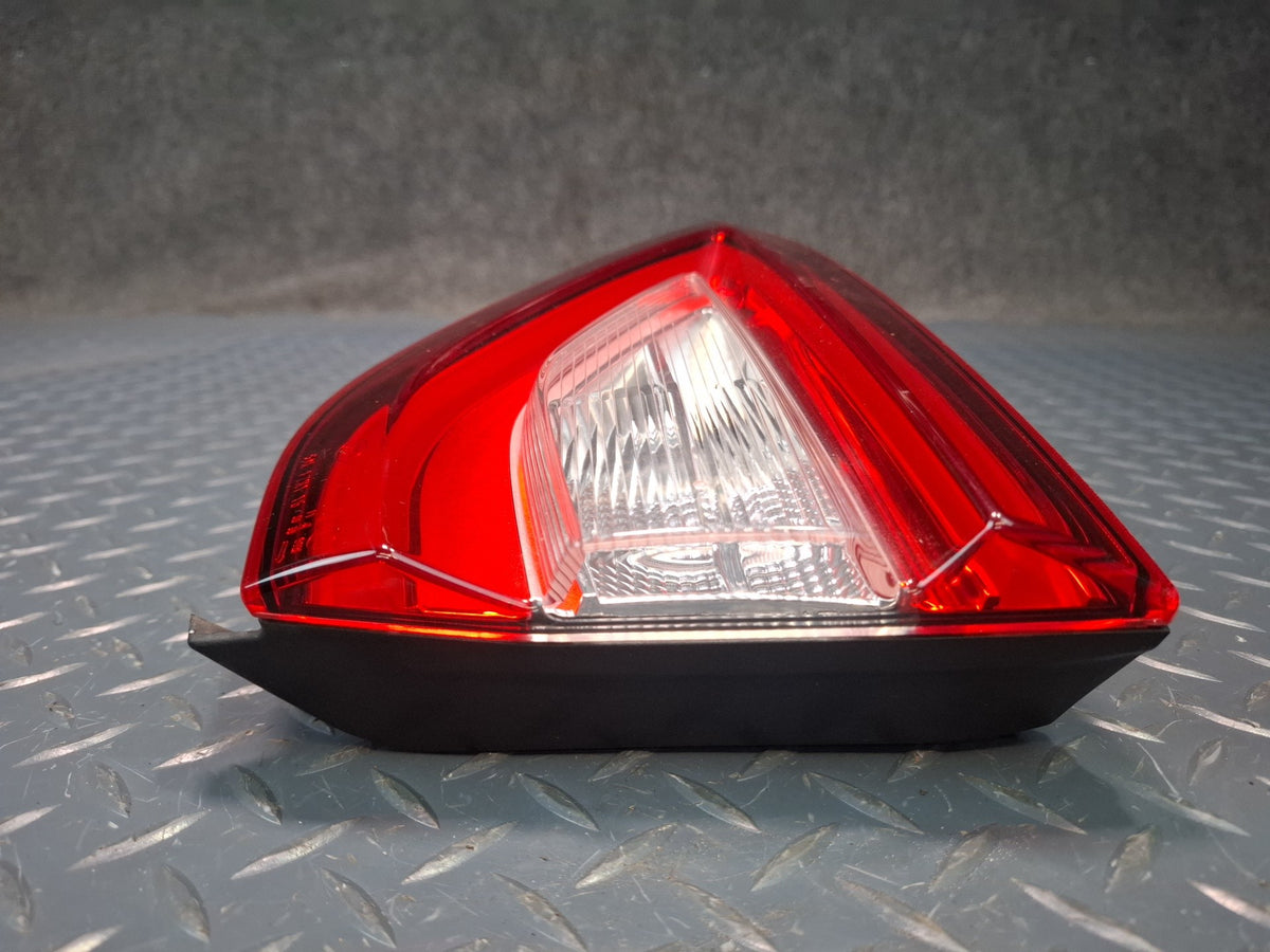 2017-2020 Maserati Levante M161 Rear Right Inner Trunk Tail Light Lamp 670106834