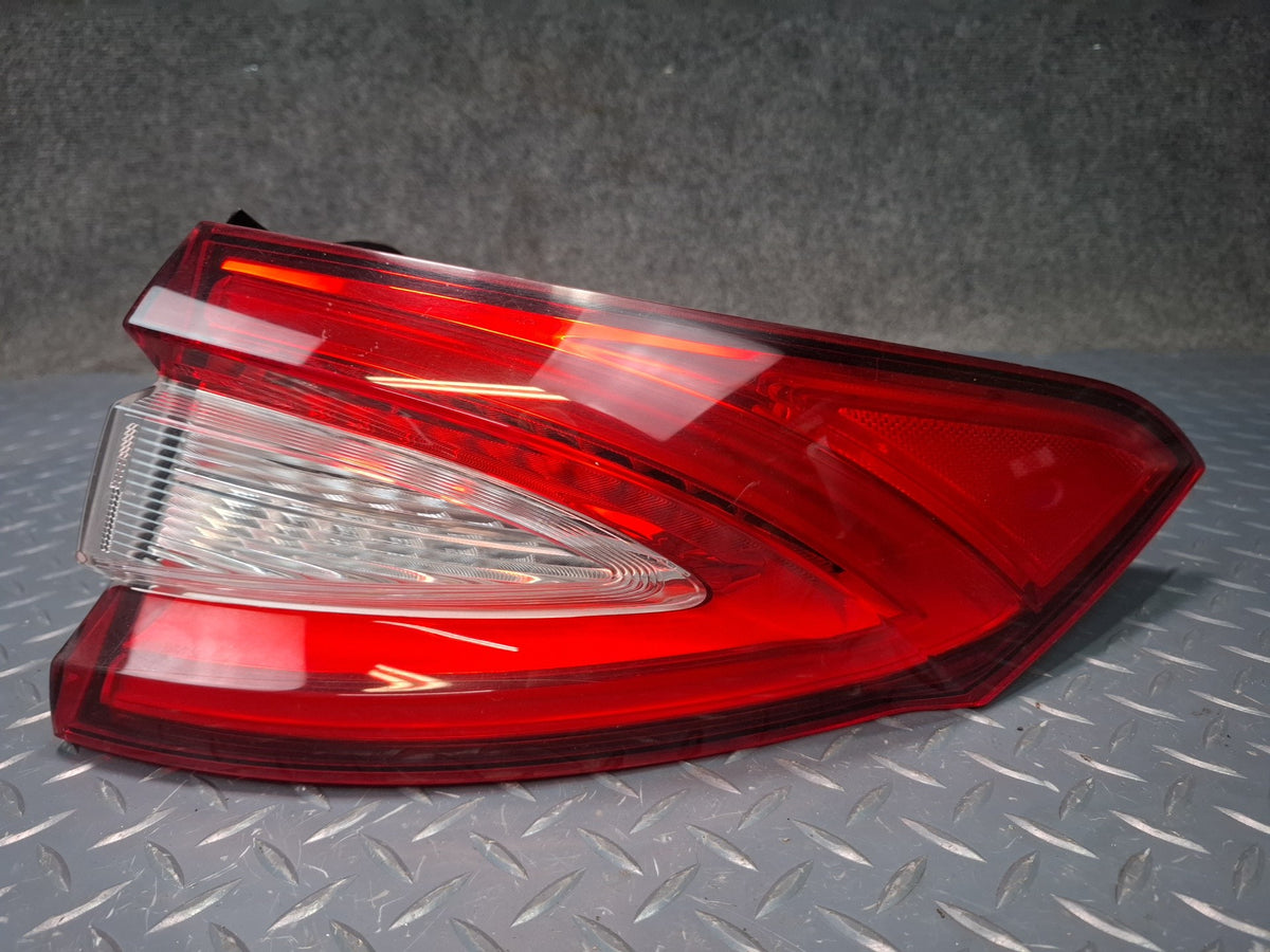 2017-2020 Maserati Levante M161 Rear Right Outer Tail Light Lamp 670106832