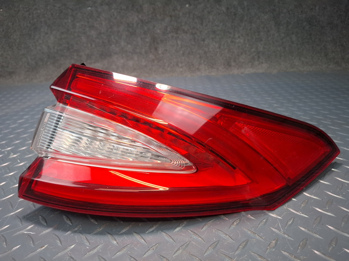 2017-2020 Maserati Levante M161 Rear Right Outer Tail Light Lamp 670106832