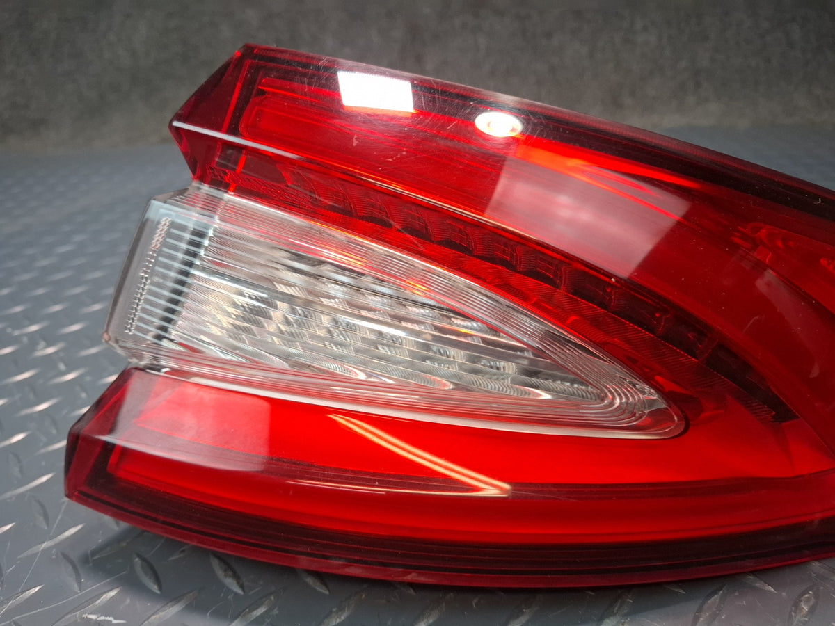 2017-2020 Maserati Levante M161 Rear Right Outer Tail Light Lamp 670106832
