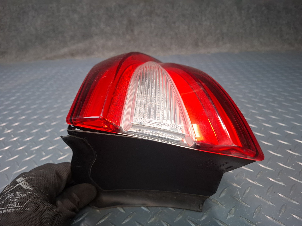 2017-2020 Maserati Levante M161 Rear Right Outer Tail Light Lamp 670106832