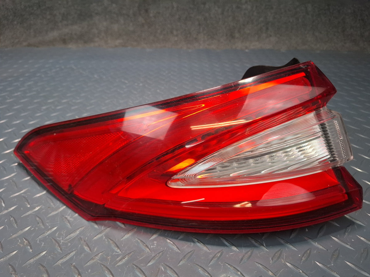 2017-2020 Maserati Levante M161 Rear Left Outer Tail Light Lamp 670106833
