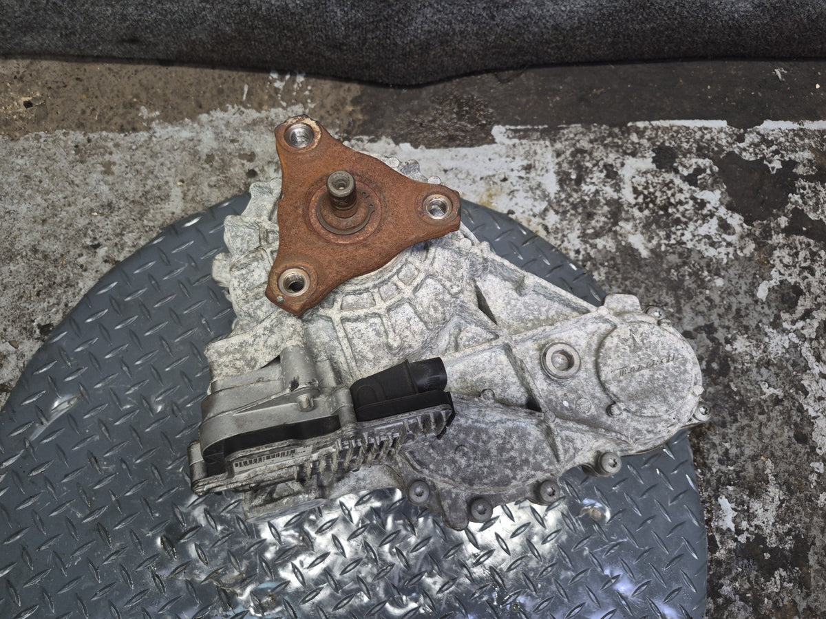 2017-2020 Maserati Levante M161 3.0L AWD Transfer Case Box w Motor 670038072