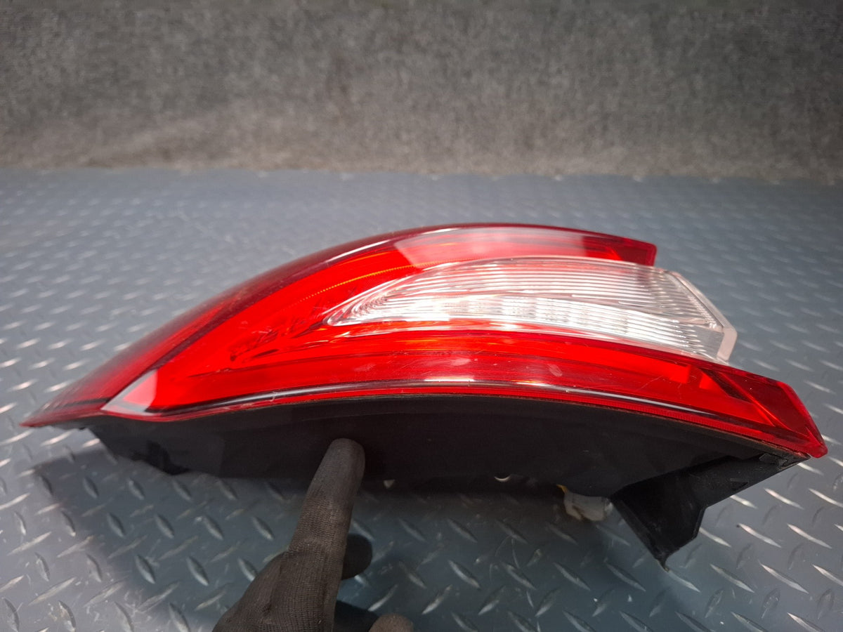 2017-2020 Maserati Levante M161 Rear Left Outer Tail Light Lamp 670106833