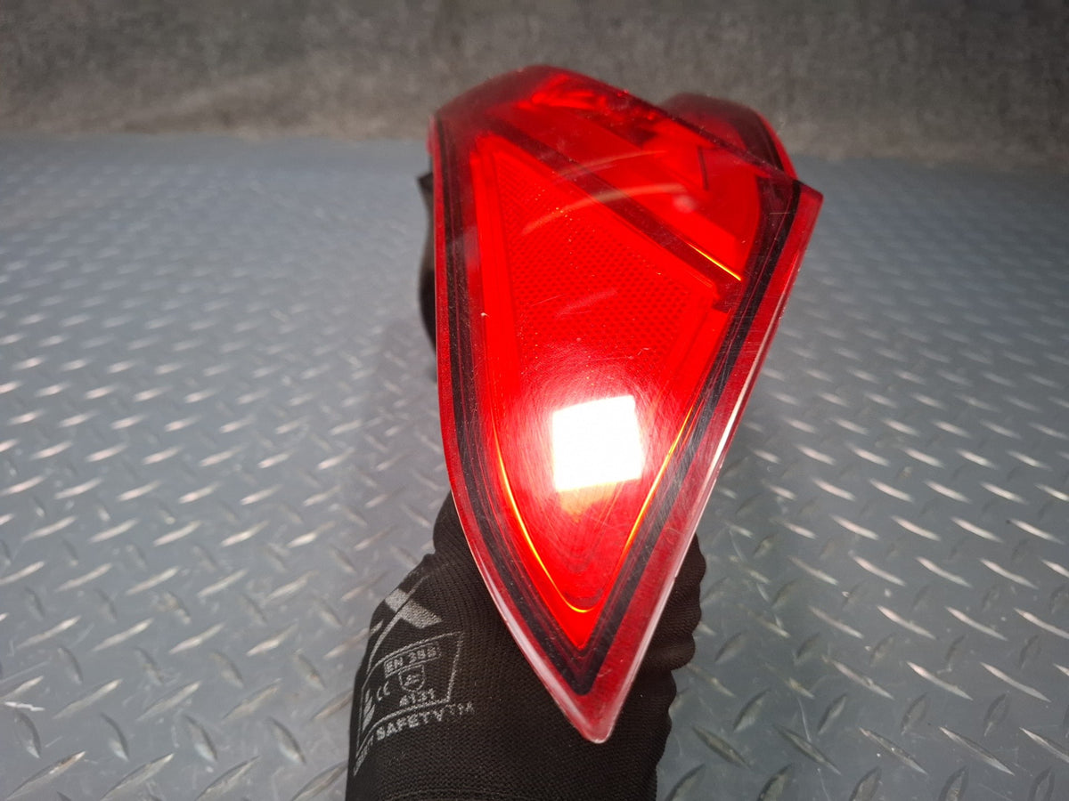 2017-2020 Maserati Levante M161 Rear Left Outer Tail Light Lamp 670106833