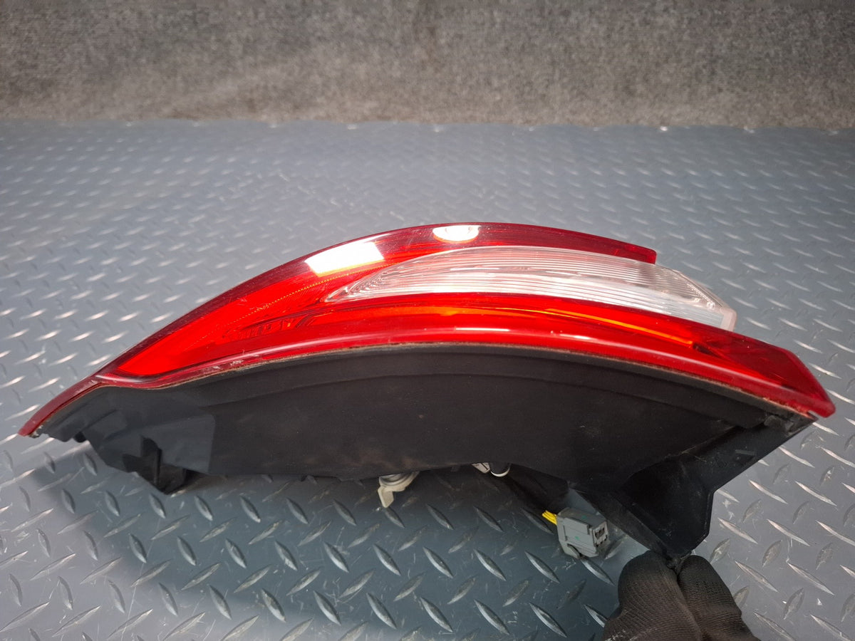 2017-2020 Maserati Levante M161 Rear Left Outer Tail Light Lamp 670106833