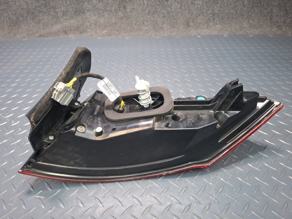 2017-2020 Maserati Levante M161 Rear Left Outer Tail Light Lamp 670106833
