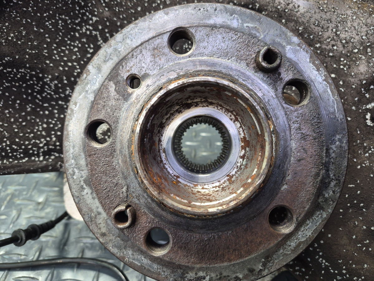 2012-2015 Mercedes W166 Ml-class AWD Front Right Spindle Knuckle Wheel Hub