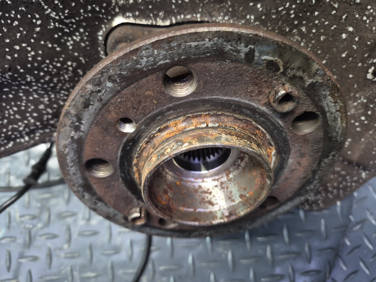2012-2015 Mercedes W166 Ml-class AWD Front Right Spindle Knuckle Wheel Hub