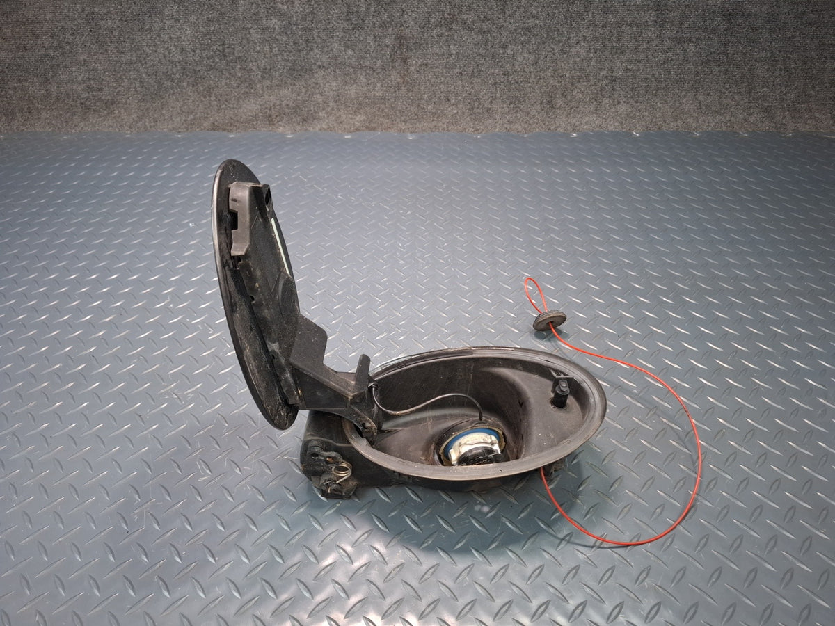 2017-2020 Maserati Levante M161 Fuel Tank Filler Door Lid Cover w Actuator