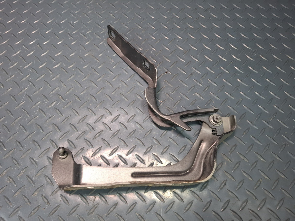 2017-2020 Maserati Levante M161 Front Left & Right Hood Hinge Support Set of 2