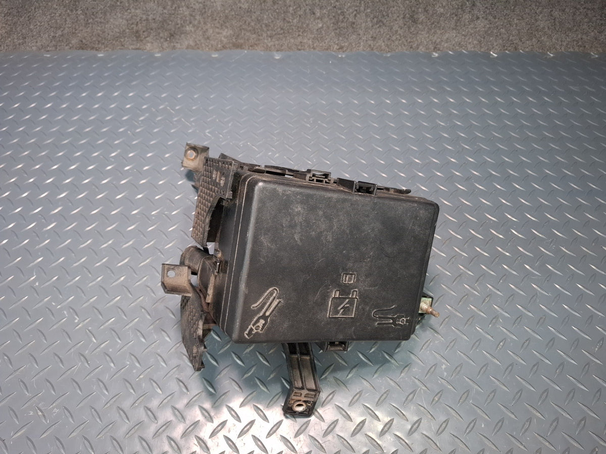 2017-2020 Maserati Levante M161 Engine Bay Fuse Relay Box