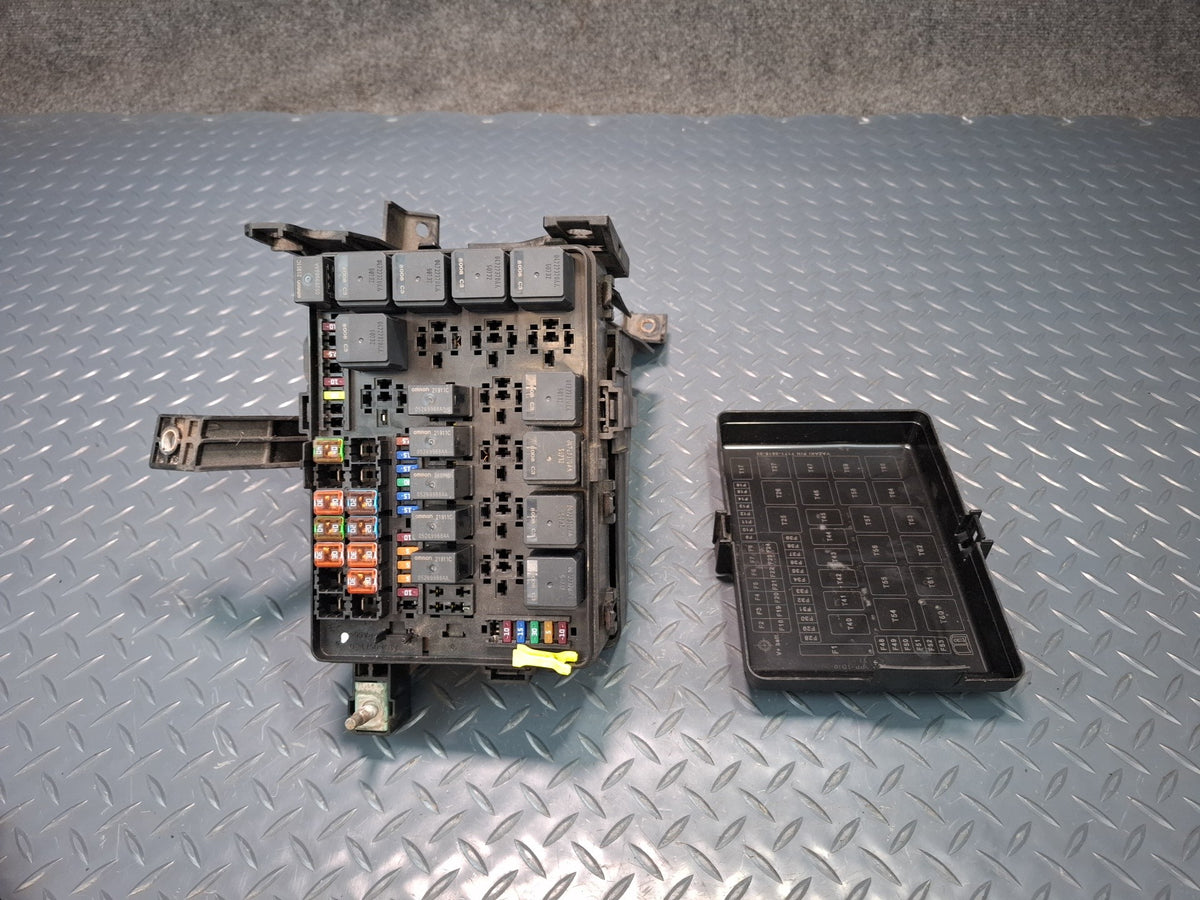 2017-2020 Maserati Levante M161 Engine Bay Fuse Relay Box