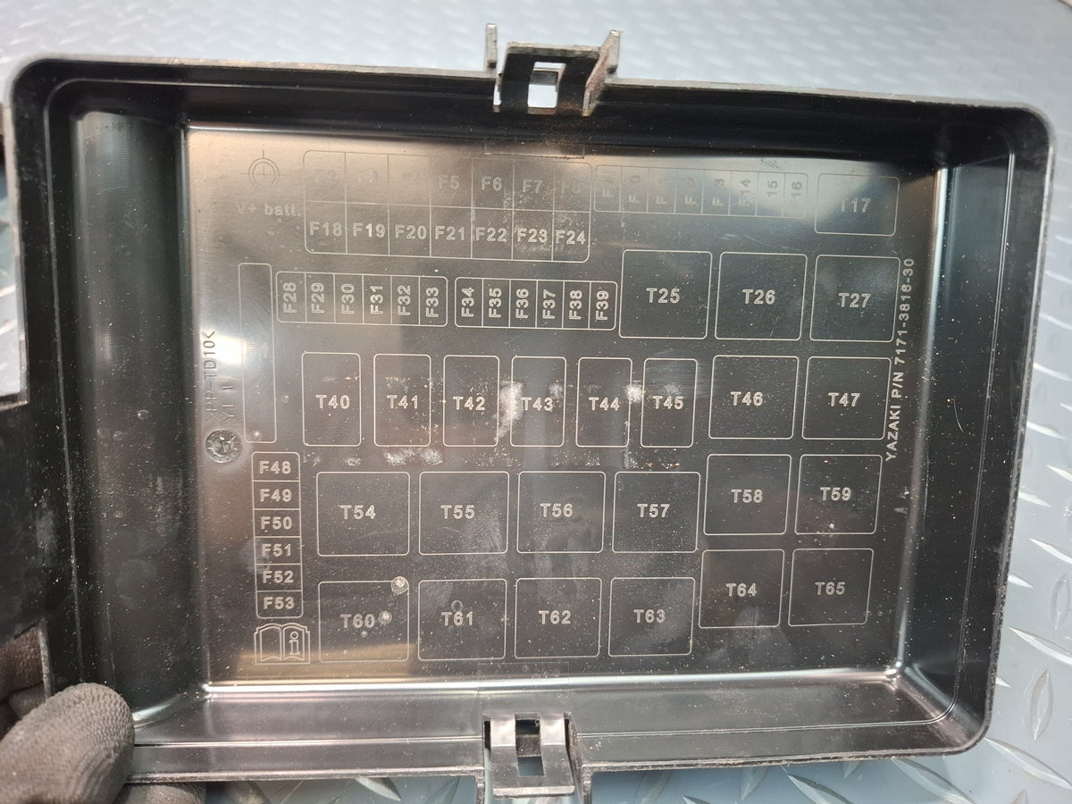 2017-2020 Maserati Levante M161 Engine Bay Fuse Relay Box