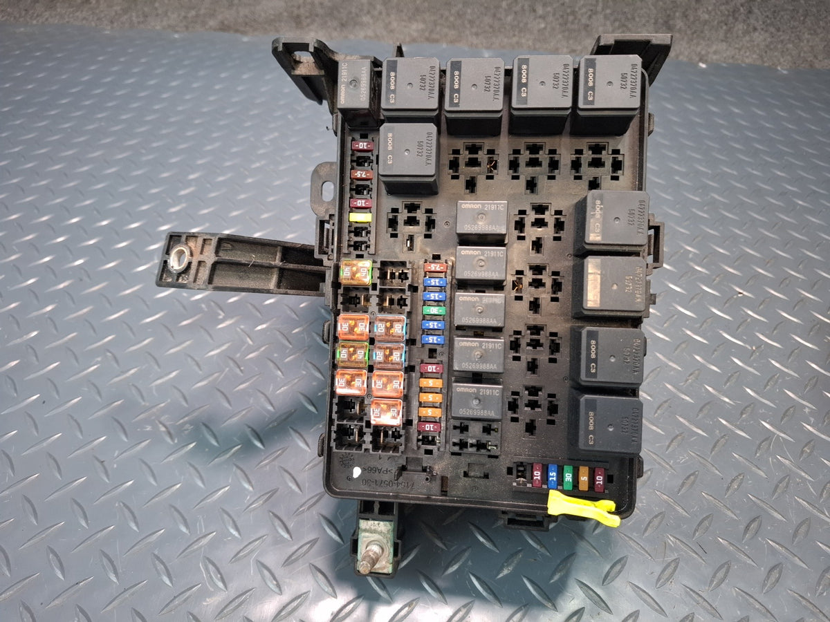 2017-2020 Maserati Levante M161 Engine Bay Fuse Relay Box