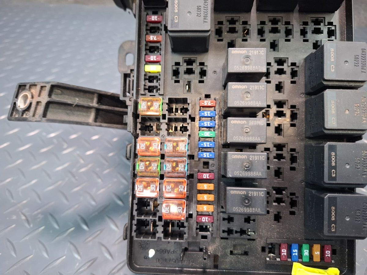 2017-2020 Maserati Levante M161 Engine Bay Fuse Relay Box