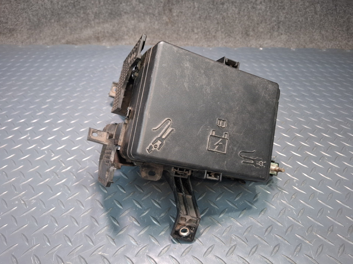 2017-2020 Maserati Levante M161 Engine Bay Fuse Relay Box
