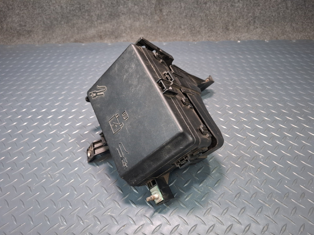 2017-2020 Maserati Levante M161 Engine Bay Fuse Relay Box
