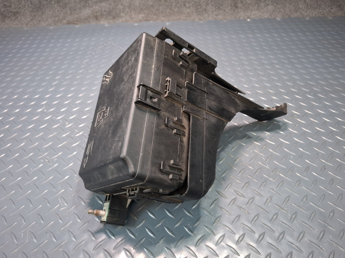 2017-2020 Maserati Levante M161 Engine Bay Fuse Relay Box