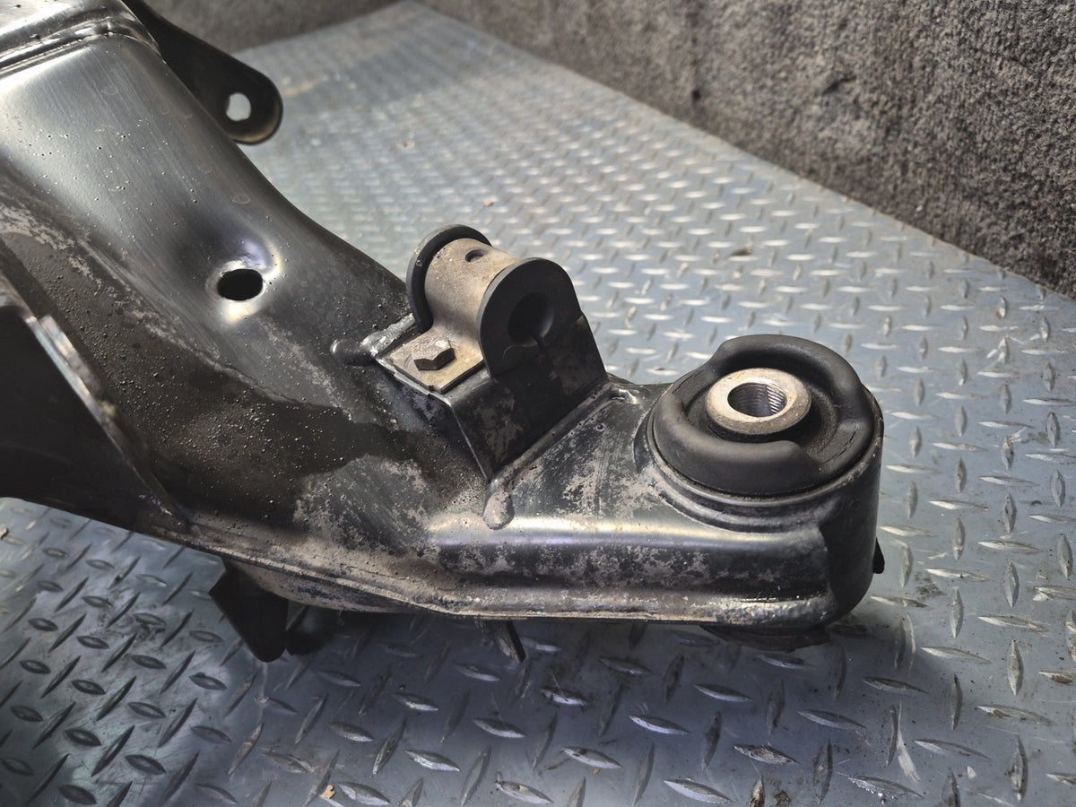 1994-1997 BMW E31 840Ci Rear Suspension Subframe Crossmember Carrier Cradle