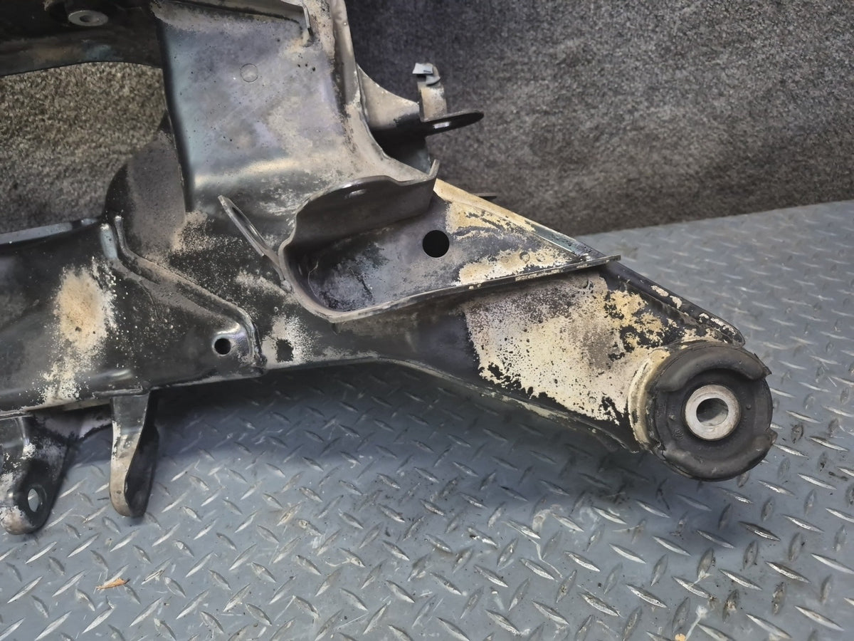 1994-1997 BMW E31 840Ci Rear Suspension Subframe Crossmember Carrier Cradle